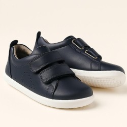 Scarpe primi passi Bobux I-Walk Grass Court Navy. In pelle impermeabile, flessibili e ideali per lo sviluppo del piede.